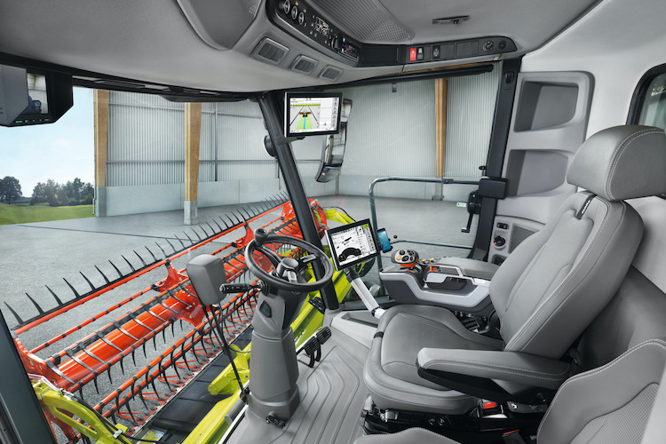 Nuova cabina per le mietitrebbie Claas Lexion: più spazio per piedi e testa
